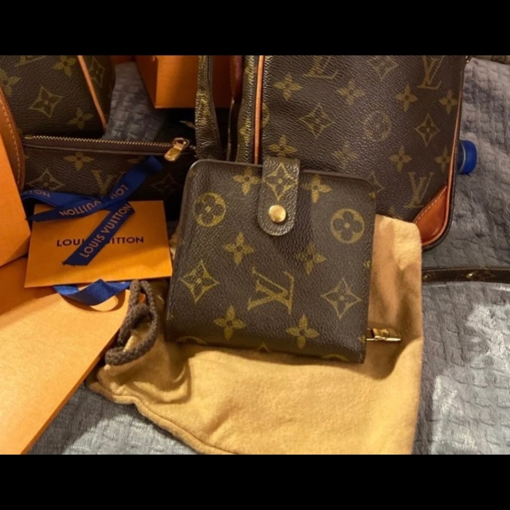 Authentic Louis Vuitton Wallet ONLY